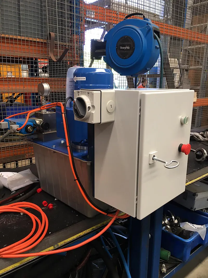 Isolator and control box fitted to a hydraulic unit